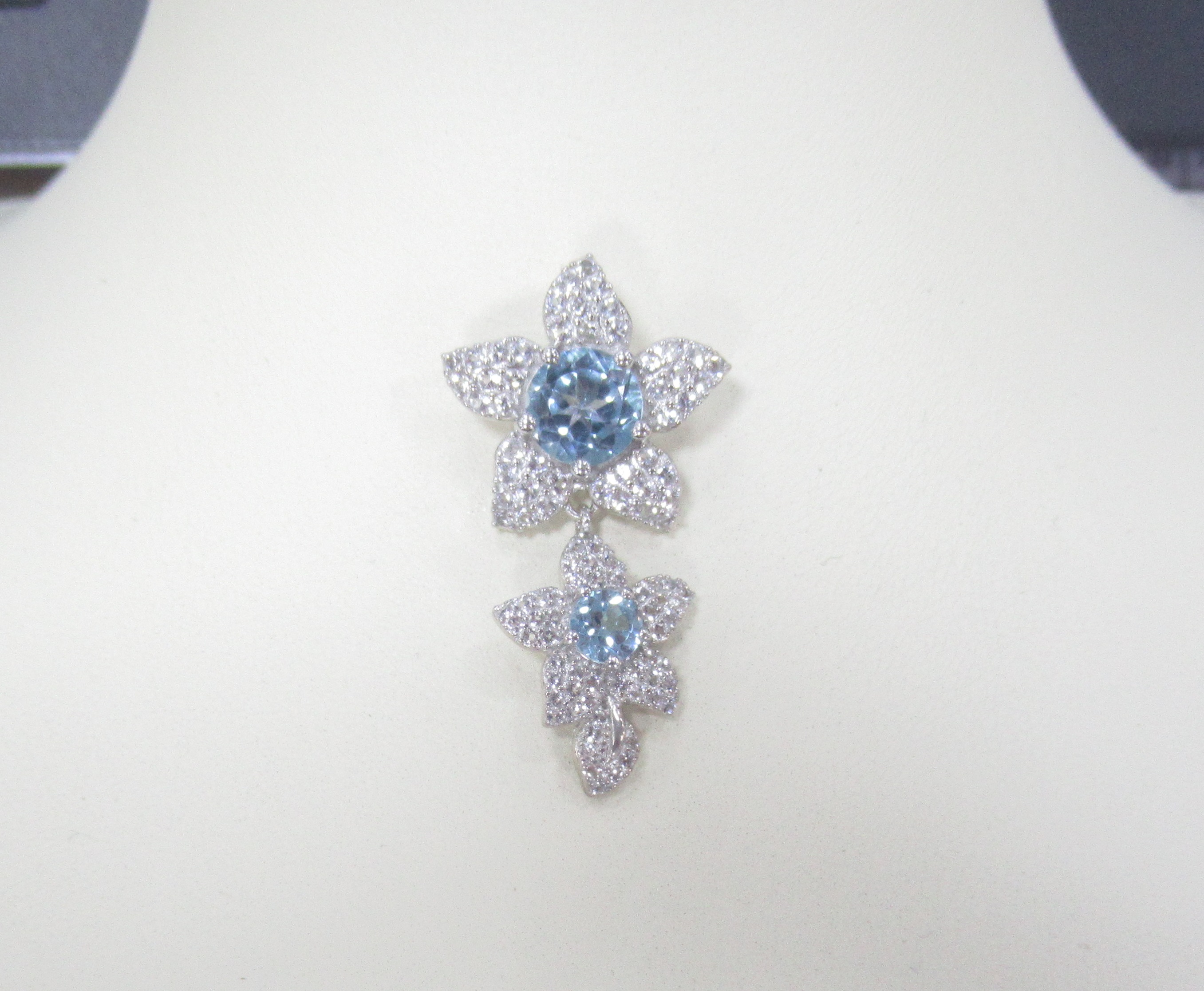 Серебряная подвеска 925 пробы; вставки 2 Топаз 2,7ct; Россыпь Топаз бел. 1,15ct;